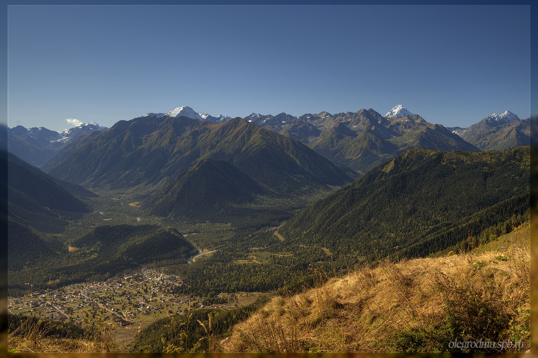 Осенний Архыз с видом на Софию и Пшиш.